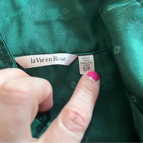 La Vie En Rose Green Satin Pajama Top and Bottom Matching Set - Picture 14 of 16